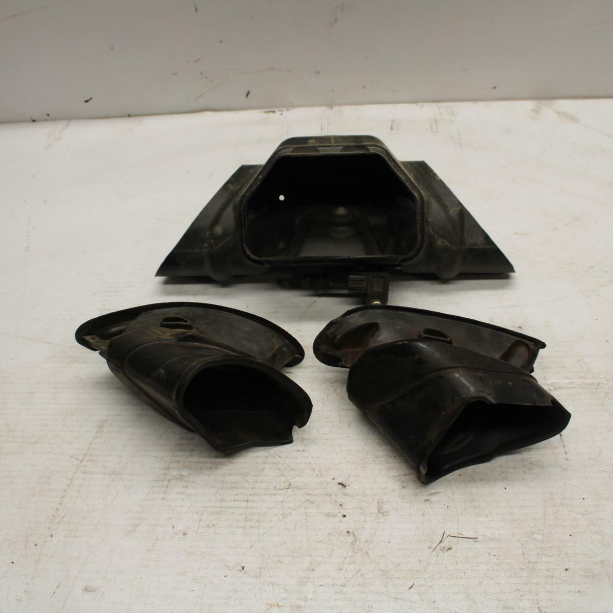 09-14 YAMAHA YZF R1 RAM AIR INTAKE TUBE DUCT BB286