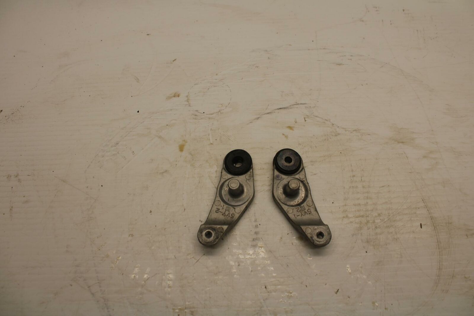 08-16 YAMAHA YZF R6 GAS TANK FUEL CELL PETROL FRONT BRACKET MOUNT BB273