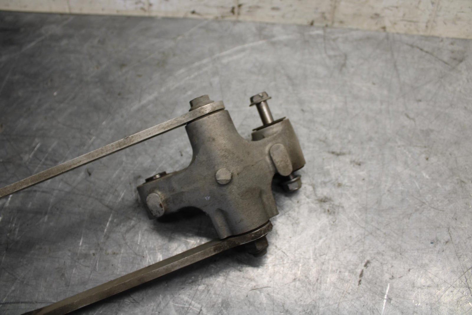 2008 Kawasaki Ninja ZX10R  REAR DOGBONE SHOCK LINKAGE LINK 39007-0006 BB524