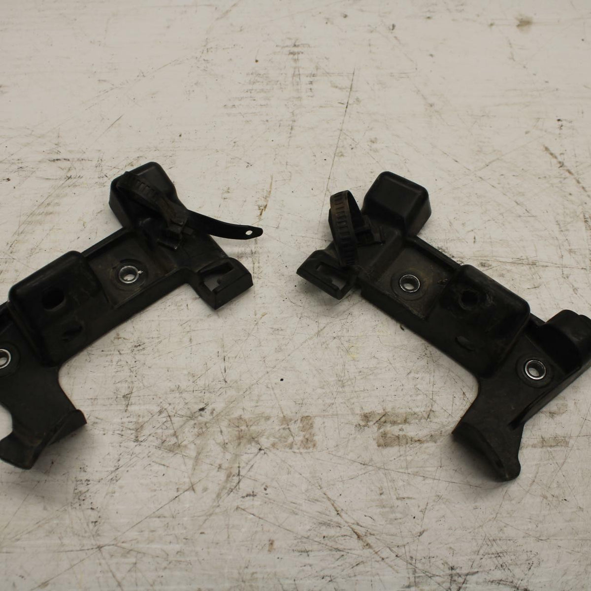 07 YAMAHA YZF R6 2c0 LEFT MID UPPER SIDE FAIRING BRACKET BB284