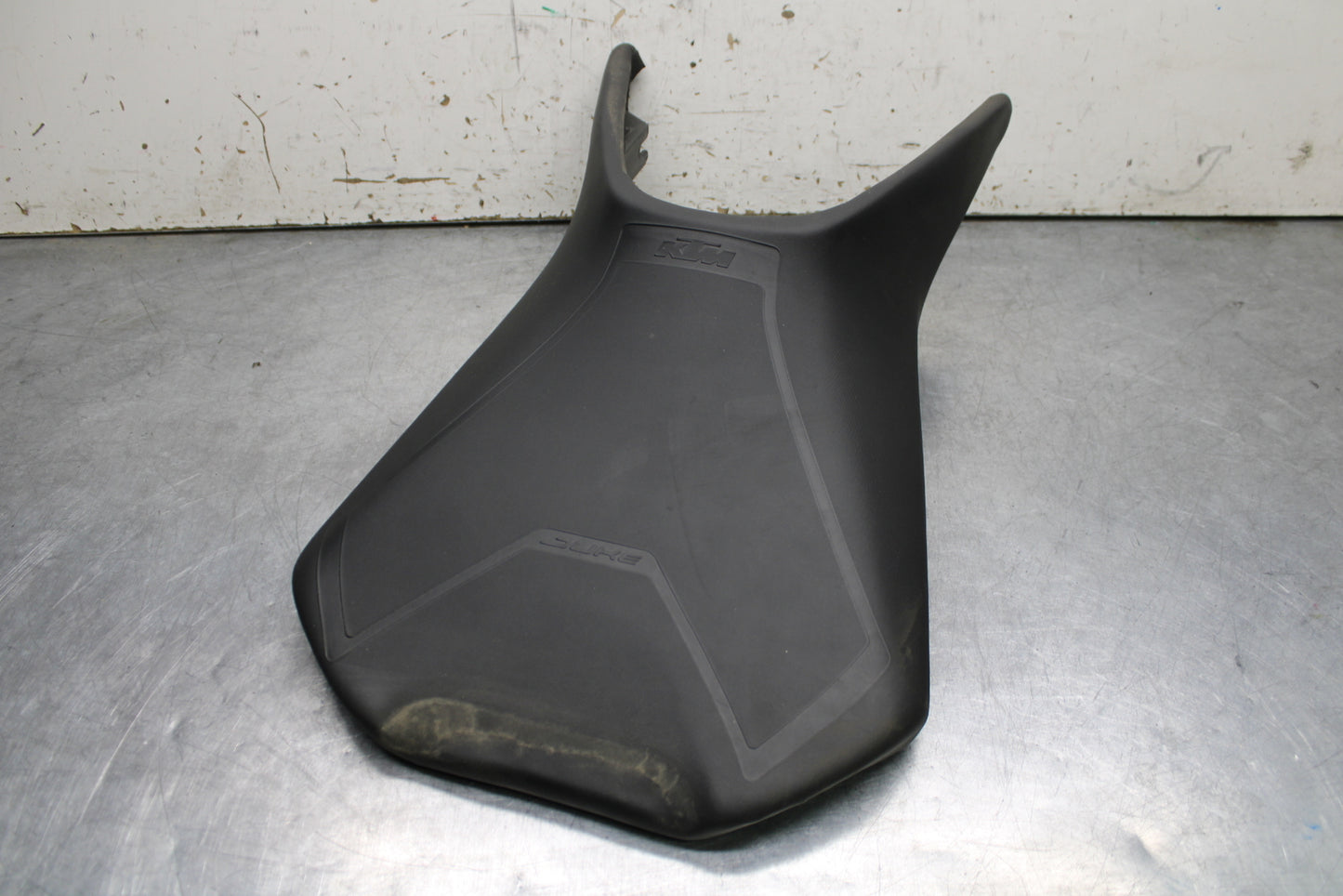 17-24 KTM 390 DUKE FRONT DRIVERS SEAT PAD SADDLE PILLION BB734