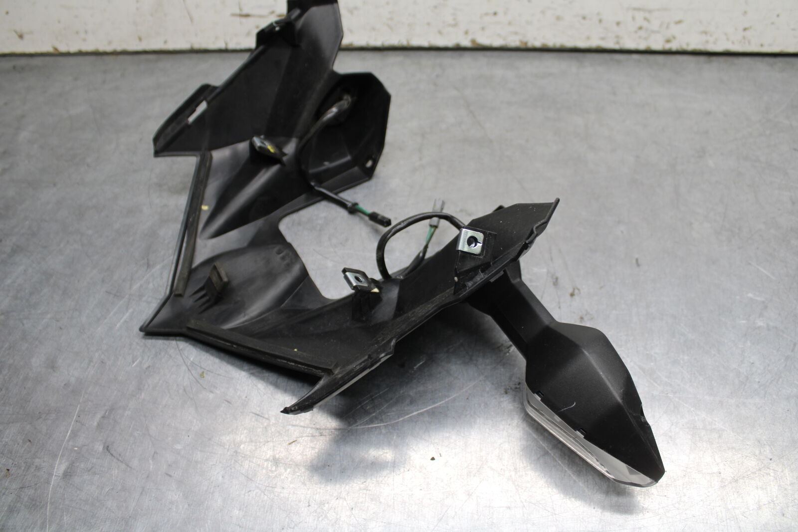 19-22 KAWASAKI Z400 FRONT CENTER COWL FAIRING & TURN SIGNALS BB738