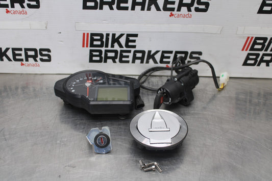 15 APRILIA RSV4 FACTORY APRC ABS IGNITION KEY GAS CAP SEAT LOCK GAUGES BB901