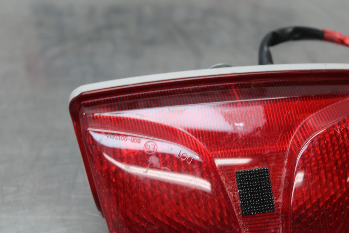 11-25 SUZUKI GSXR 600  REAR TAIL TAILLIGHT BACK BRAKE LIGHT BB830