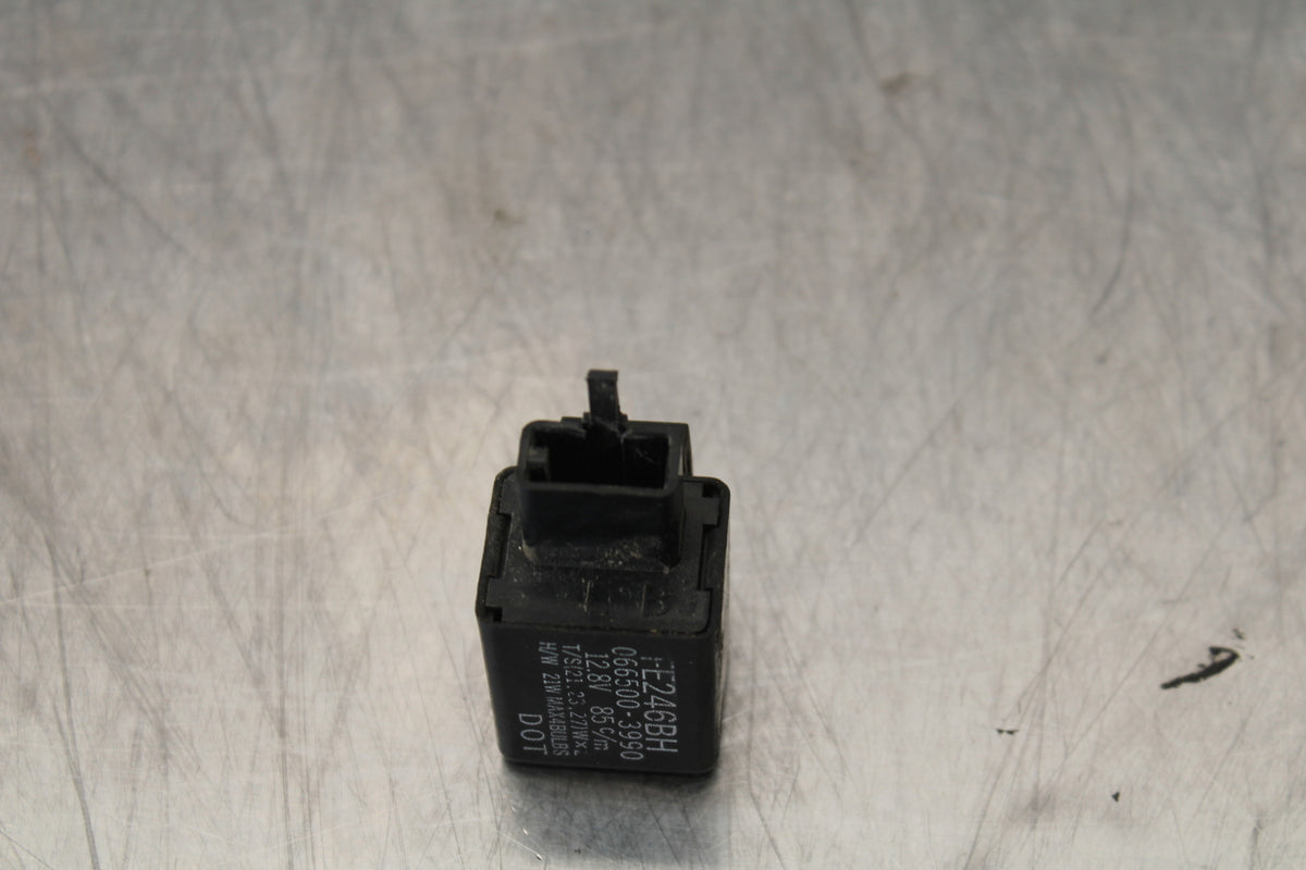 96-07 YAMAHA YZF600R TURN SIGNAL BLINKER RELAY FLASHER SWITCH BB158