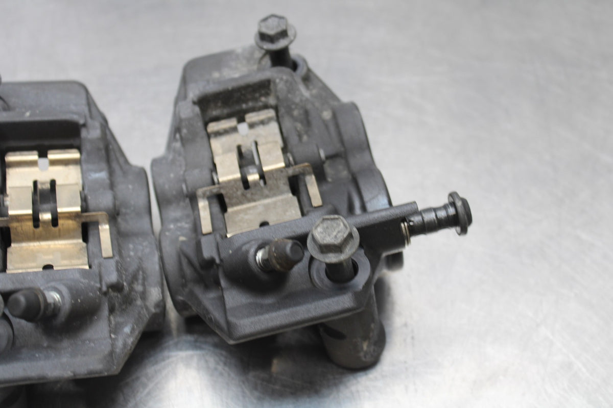 22-25 YAMAHA YZF R7 RIGHT LEFT FRONT BRAKE CALIPER SET PAIR CALIPERS BB182