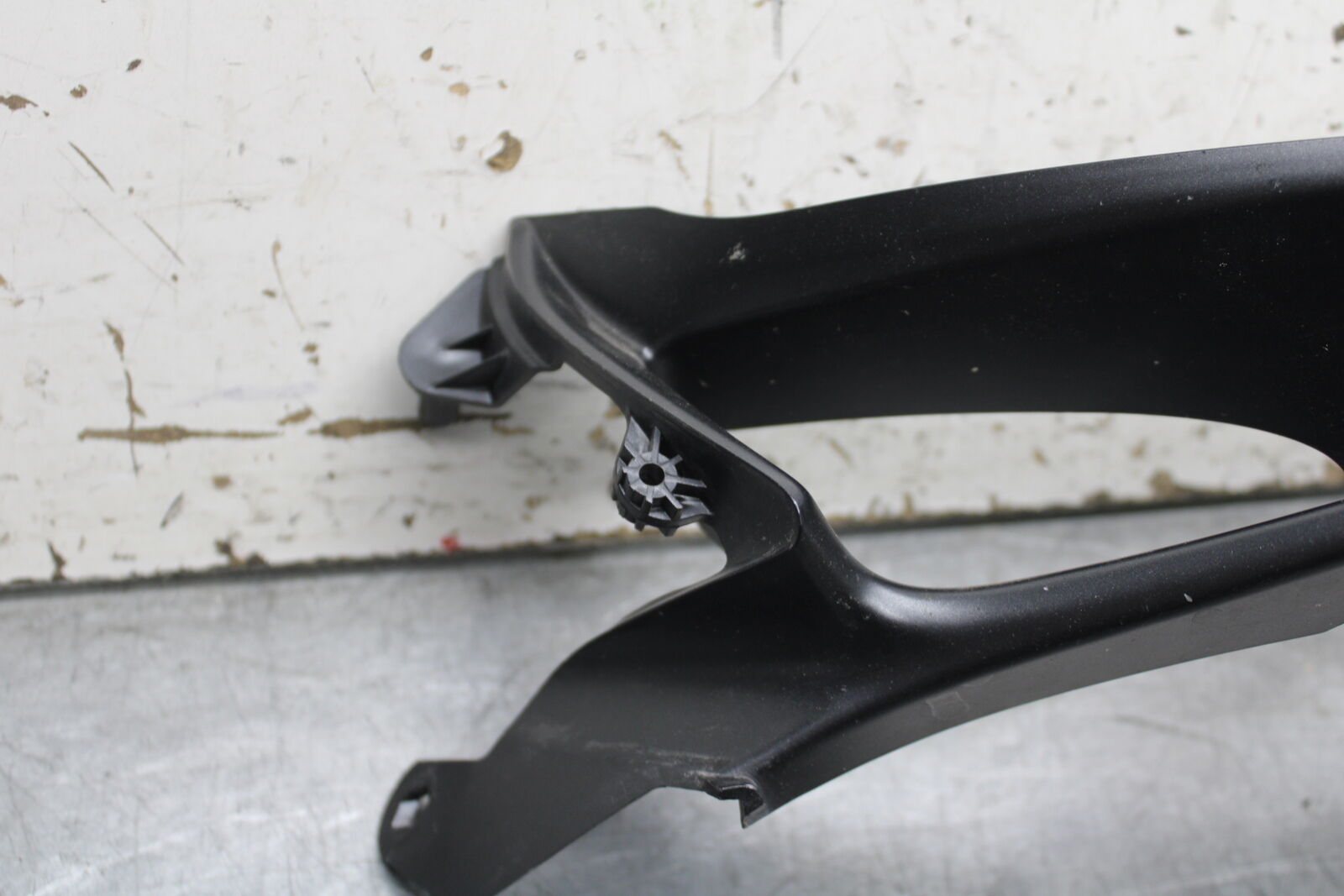 08-10 SUZUKI GSXR 600  FRONT CENTER COWL FAIRING BB630