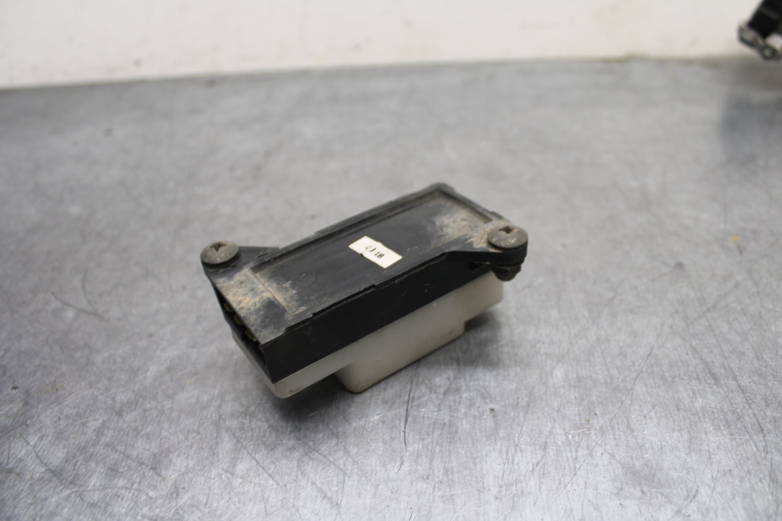 91-92 SUZUKI GSXR750 M  RELAY ASSEMBLY FUSE BOX BB125