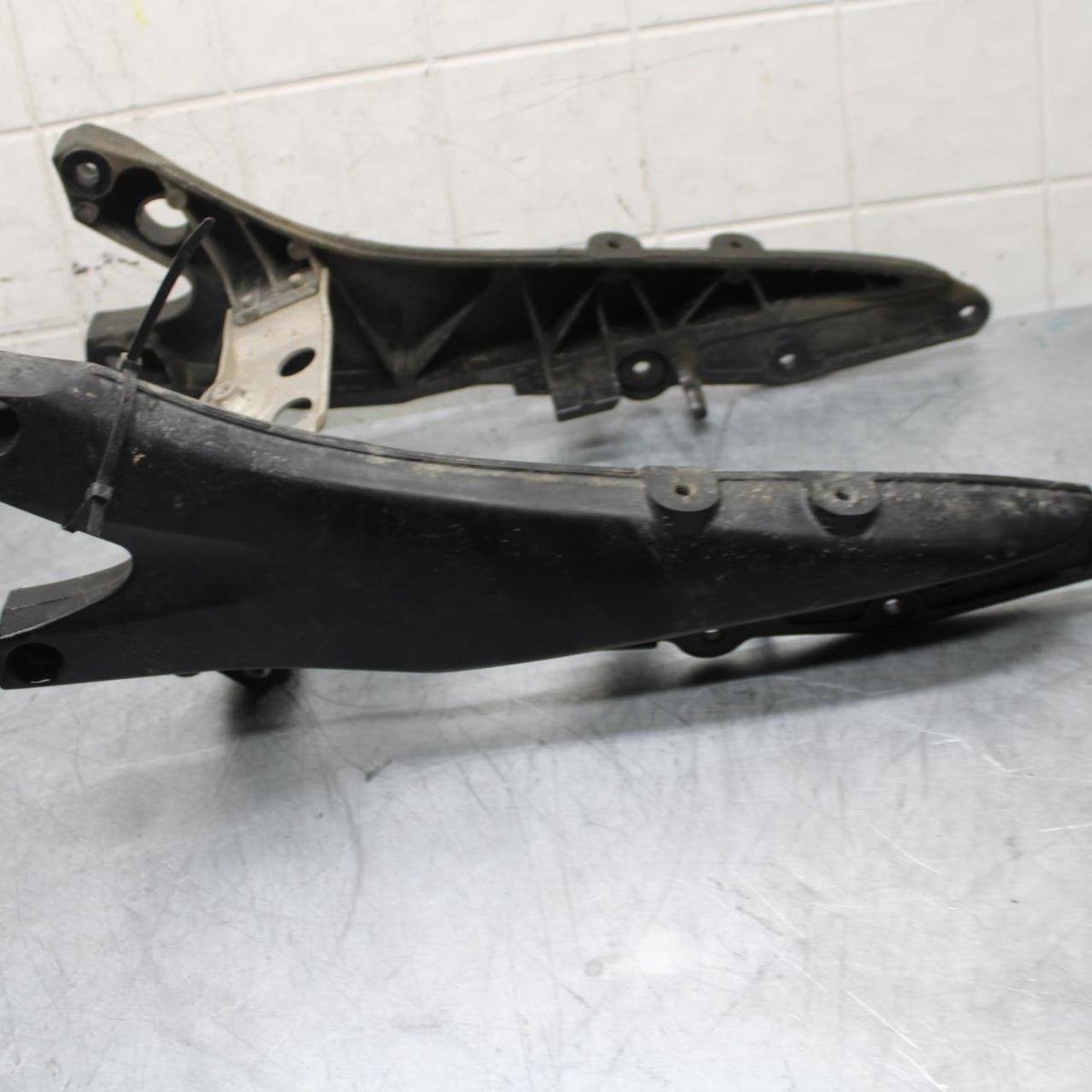06-07 SUZUKI GSXR 600 REAR SUBFRAME BACK SUB FRAME BB499