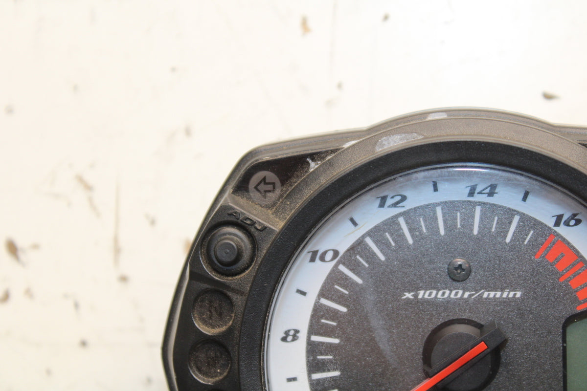 06-07 SUZUKI GSXR 600 SPEEDO TACH GAUGES CLUSTER SPEEDOMETER TACHOMETER BB243