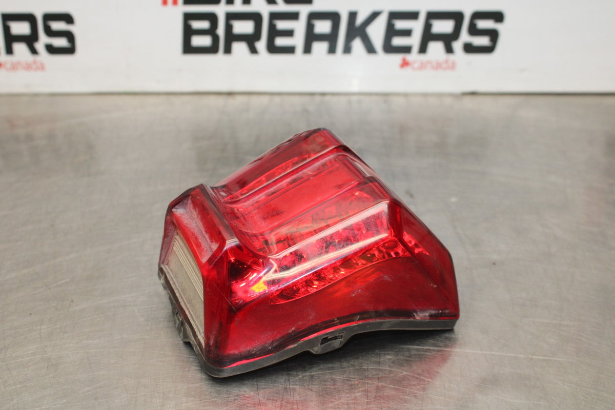 15 TRIUMPH TIGER 800 REAR TAIL TAILLIGHT BACK BRAKE LIGHT BB873