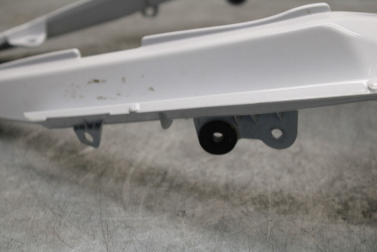 18-23 KAWASAKI NINJA 400 CENTER REAR BACK TAIL FAIRING COWL BB660