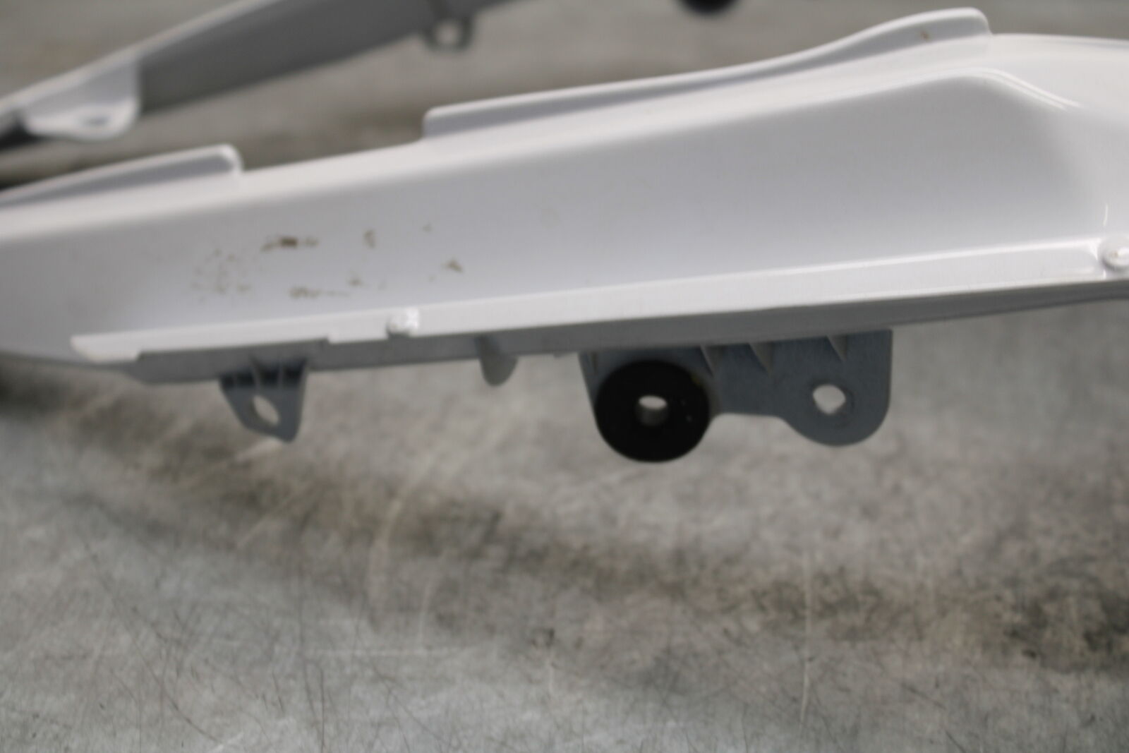 18-23 KAWASAKI NINJA 400 CENTER REAR BACK TAIL FAIRING COWL BB660