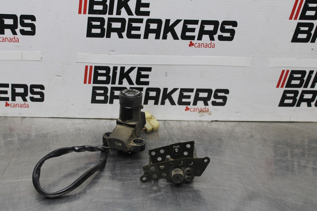 05-06 KAWASAKI NINJA ZX6R IGNITION LOCK AND SEAT LOCK BB877