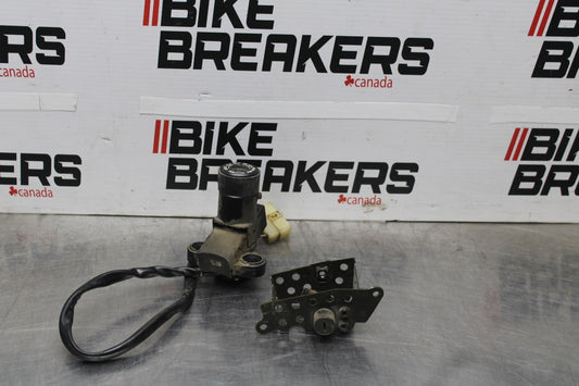 05-06 KAWASAKI NINJA ZX6R IGNITION LOCK AND SEAT LOCK BB877