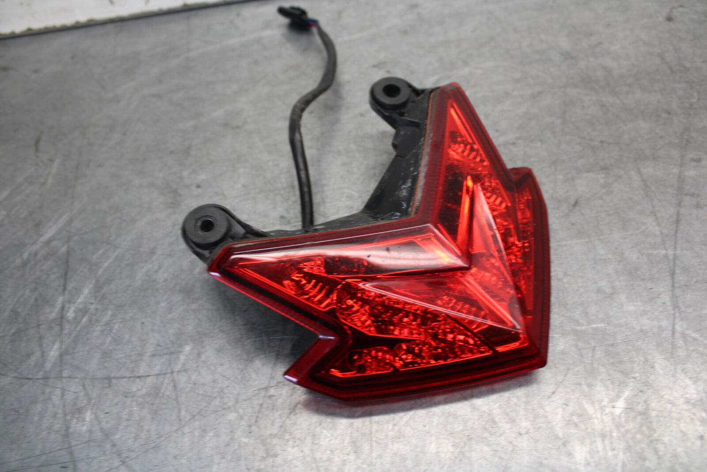 13-18 KAWASAKI NINJA ZX6R REAR TAIL TAILLIGHT BACK BRAKE LIGHT BB682