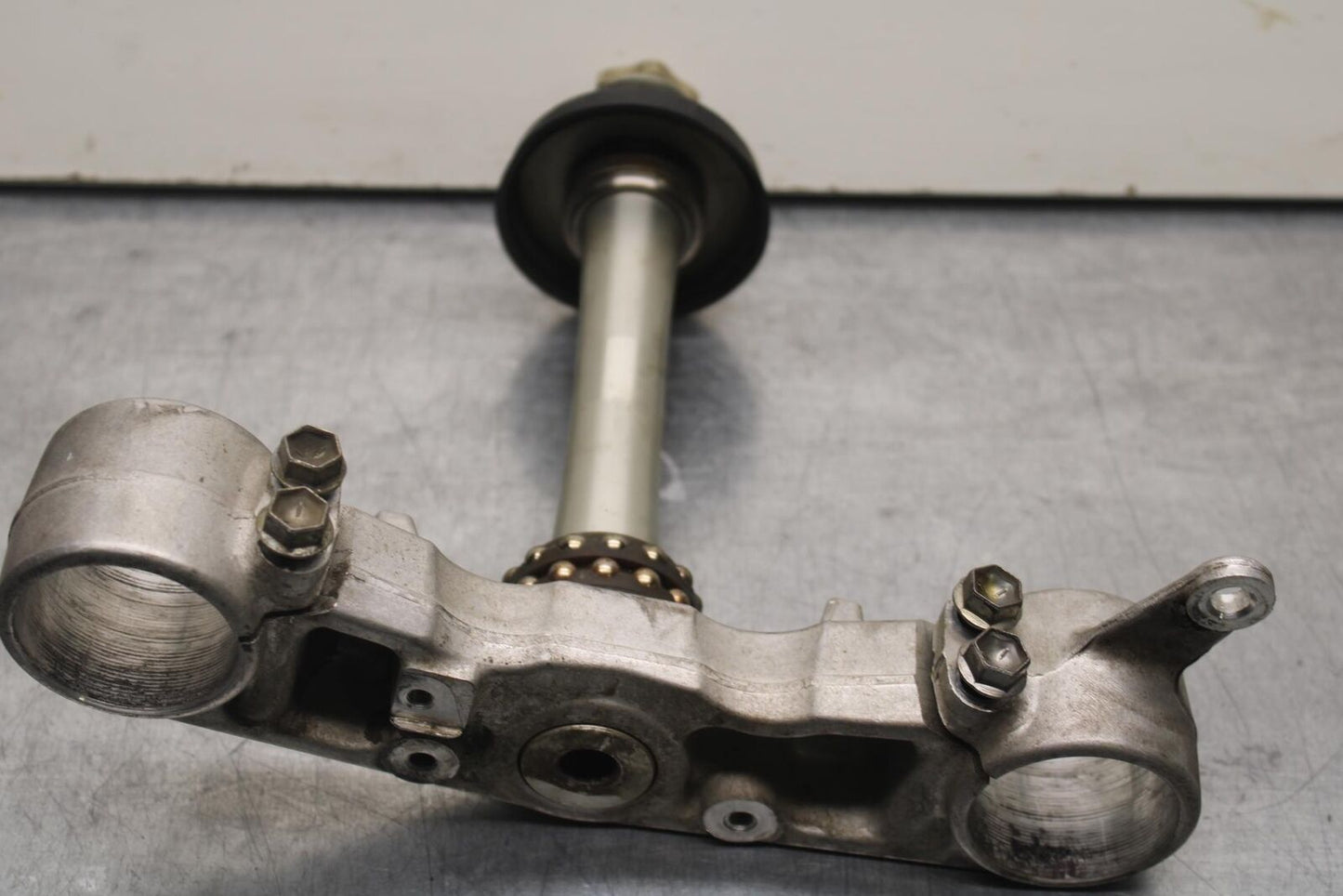 2003 Suzuki SV1000S FRONT FORKS CLAMP LOWER TRIPLE TREE STEM BB85