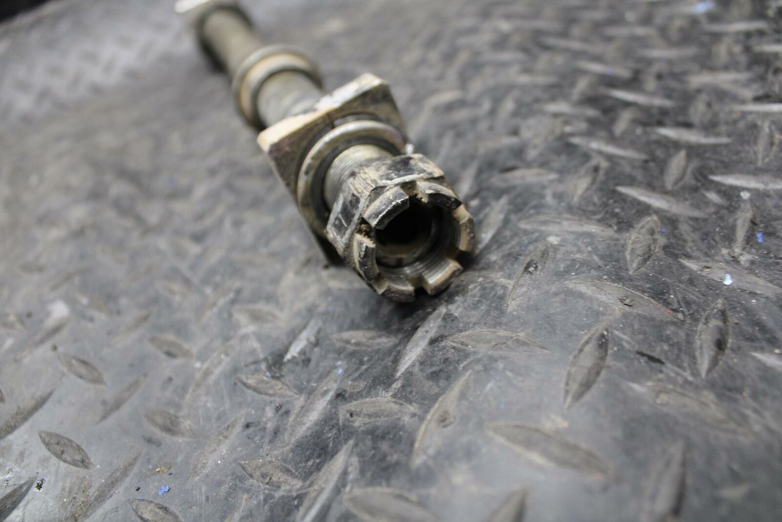 13-18 KAWASAKI NINJA ZX6R REAR AXLE BACK WHEEL RIM PIVOT BOLT AXEL BB203