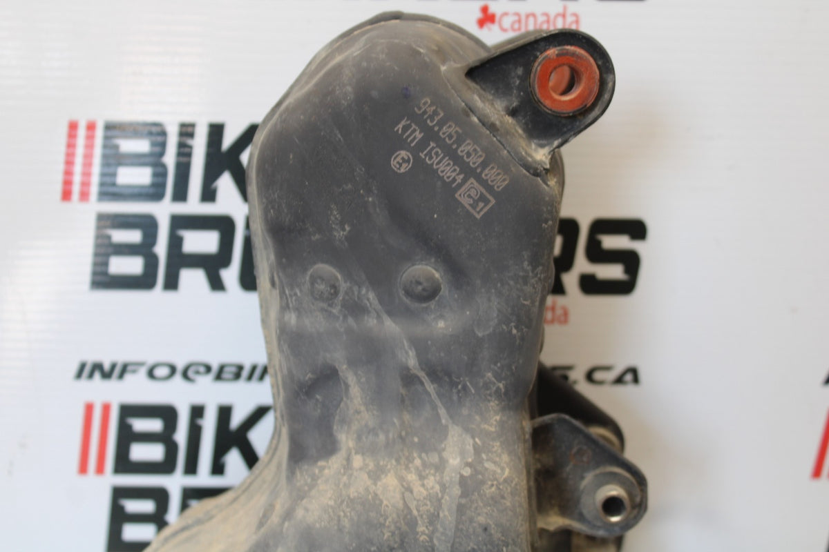 17-22 KTM 390 DUKE EXHAUST PRE-MUFFLER SILENCER CATALYTIC CONVERTER BB180