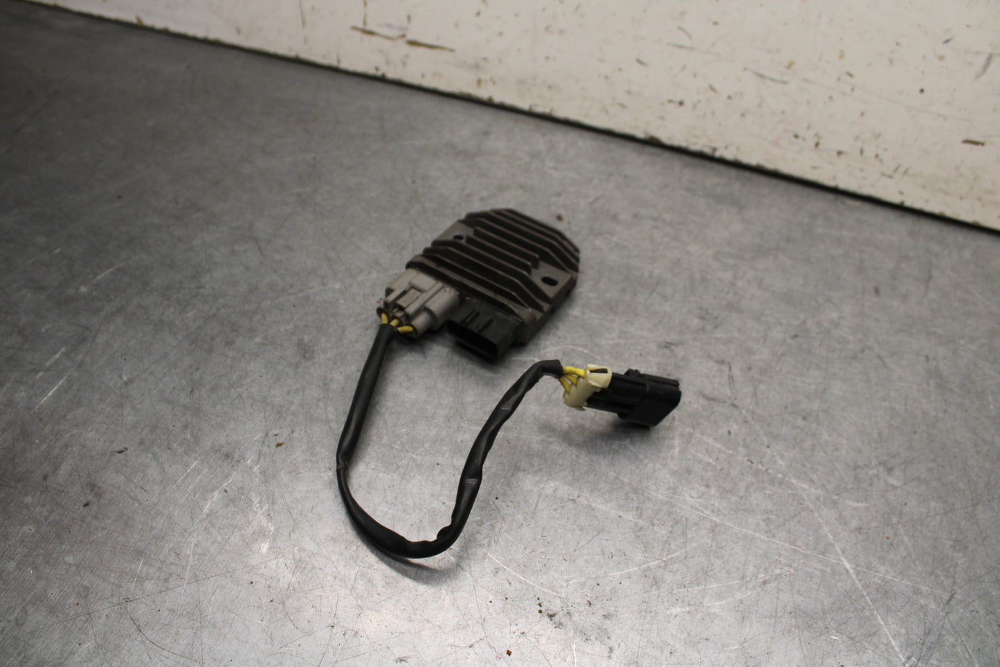 09-11 TRIUMPH DAYTONA 675 RECTIFIER VOLTAGE REGULATOR BB652
