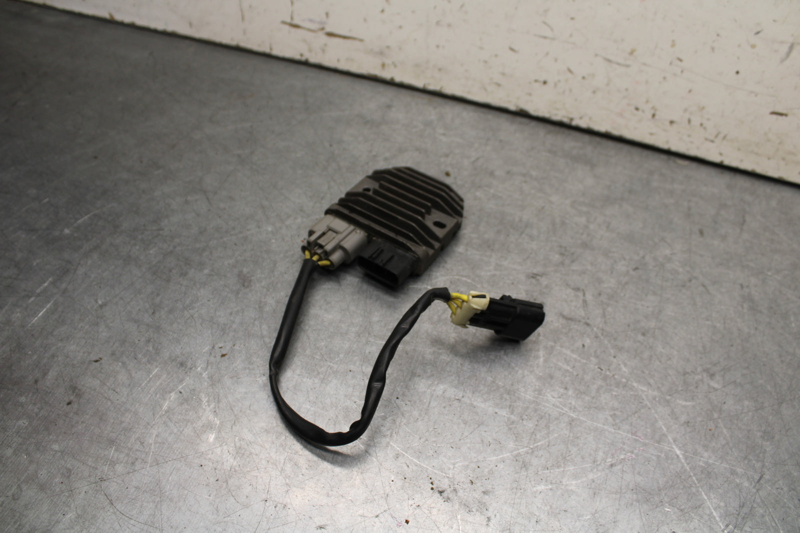 09-11 TRIUMPH DAYTONA 675 RECTIFIER VOLTAGE REGULATOR BB652