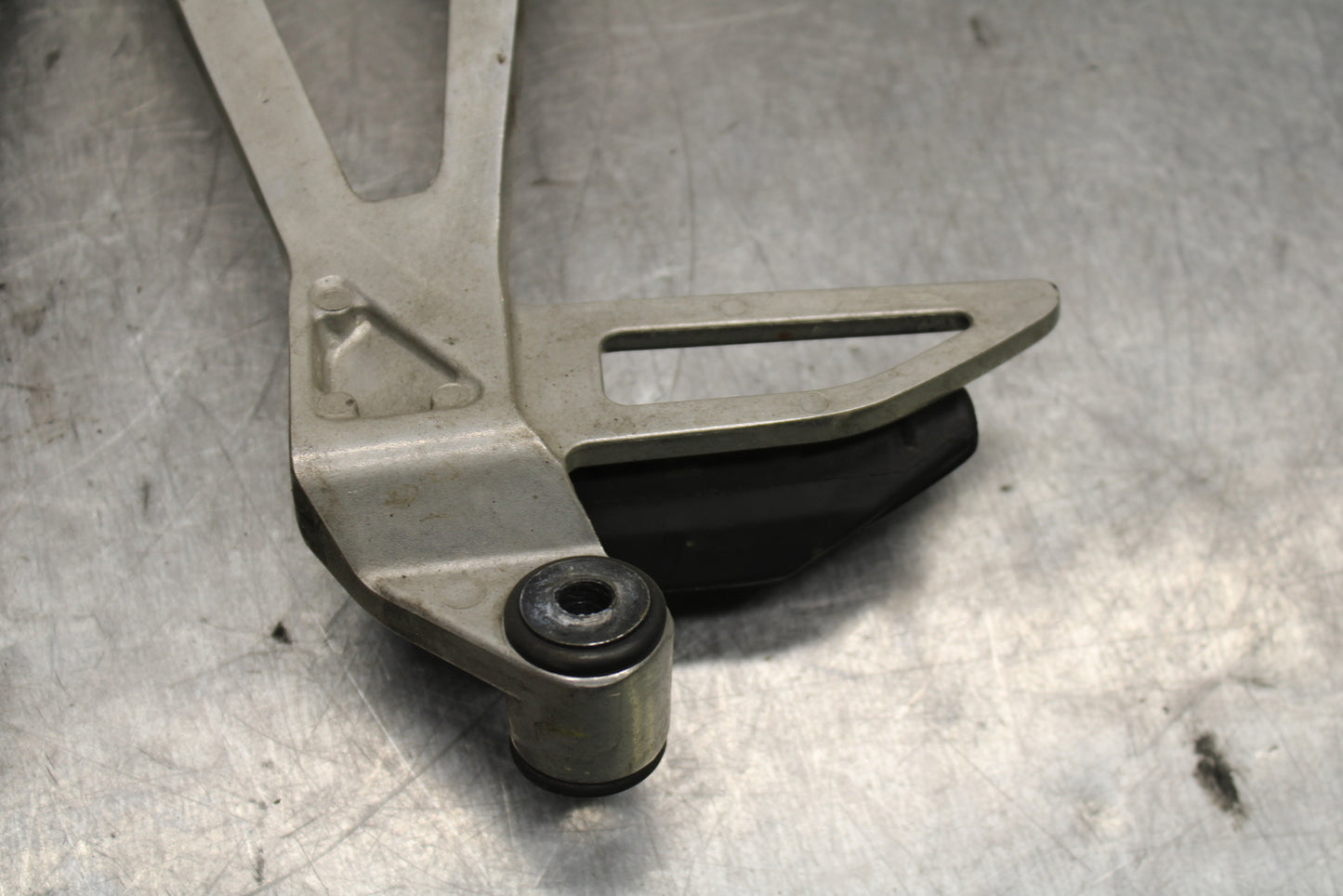 15-16 HONDA CB300F REAR BACK PASSENGER PEG SET PAIR BB740