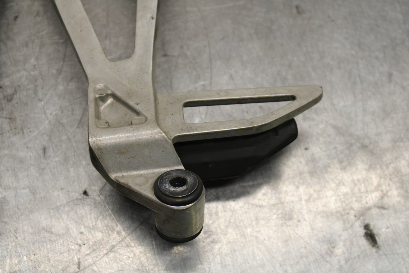 15-16 HONDA CB300F REAR BACK PASSENGER PEG SET PAIR BB740