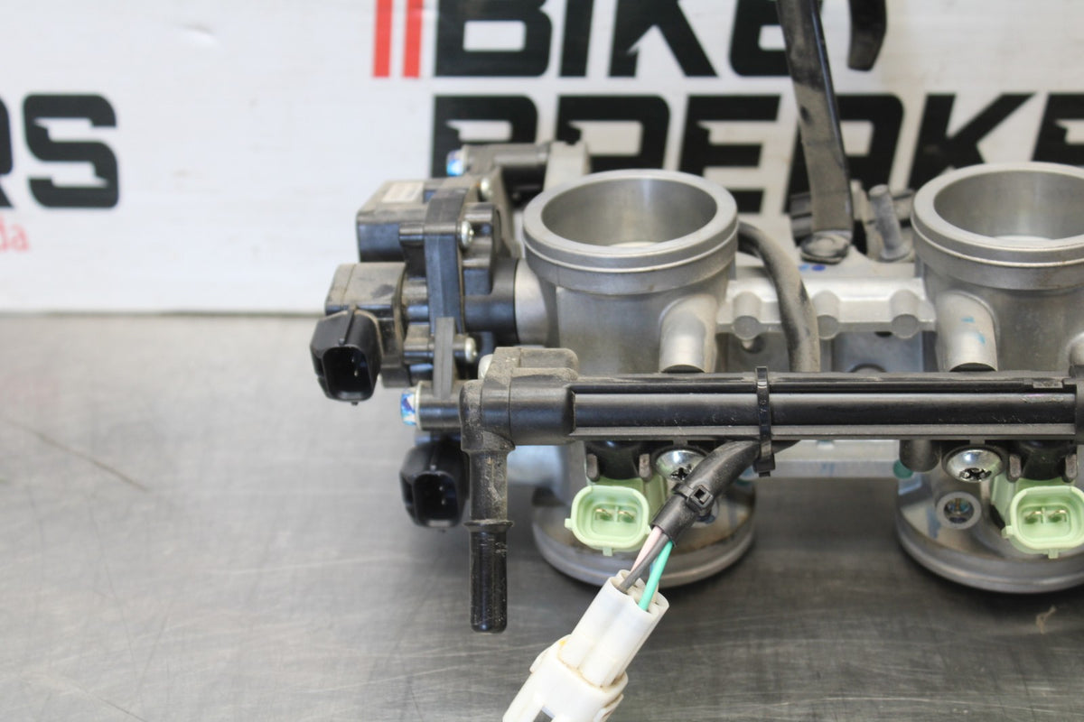 23 KAWASAKI NINJA 650 EX650 MAIN FUEL INJECTORS / THROTTLE BODIES BB920