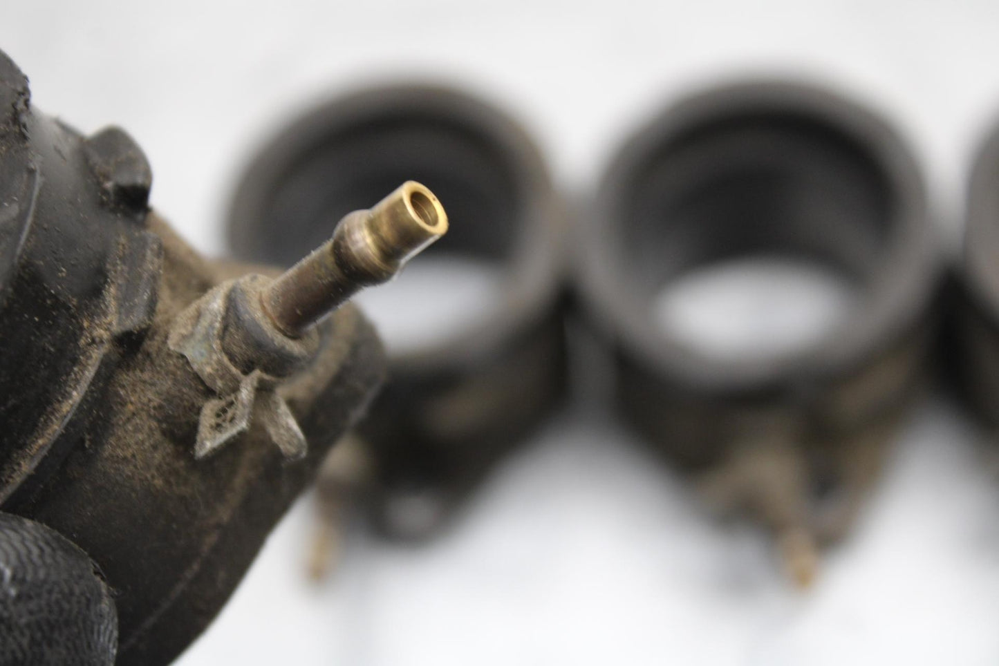 00-01 KAWASAKI ZZR600 AIRBOX INTAKE VELOCITY STACKS BB568