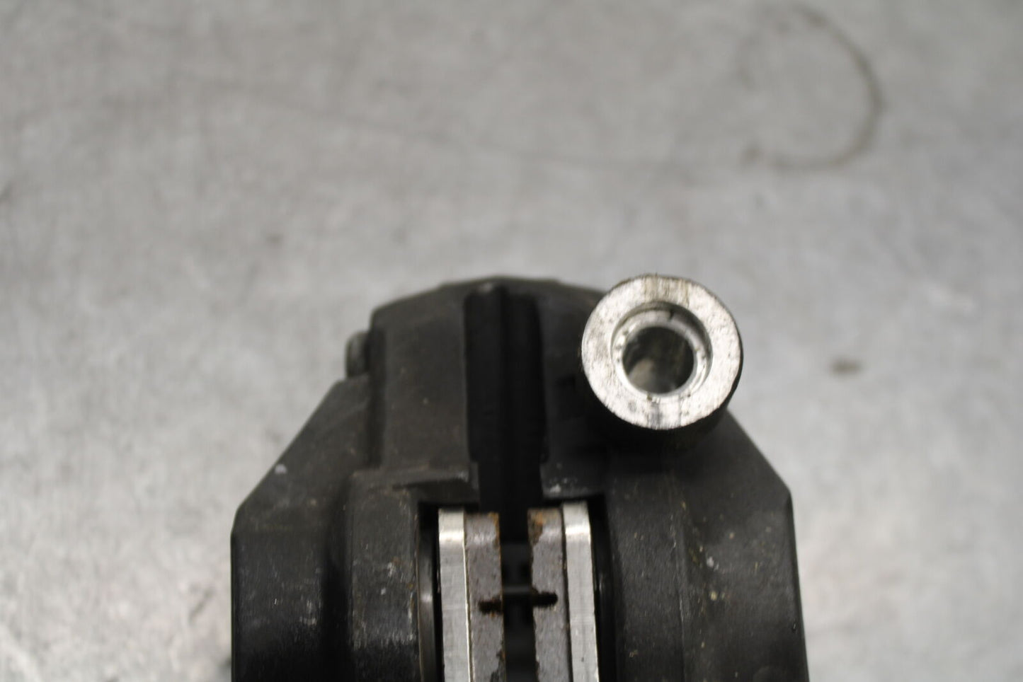 05-06 SUZUKI GSXR1000 RIGHT LEFT FRONT BRAKE CALIPER SET PAIR CALIPERS BB677