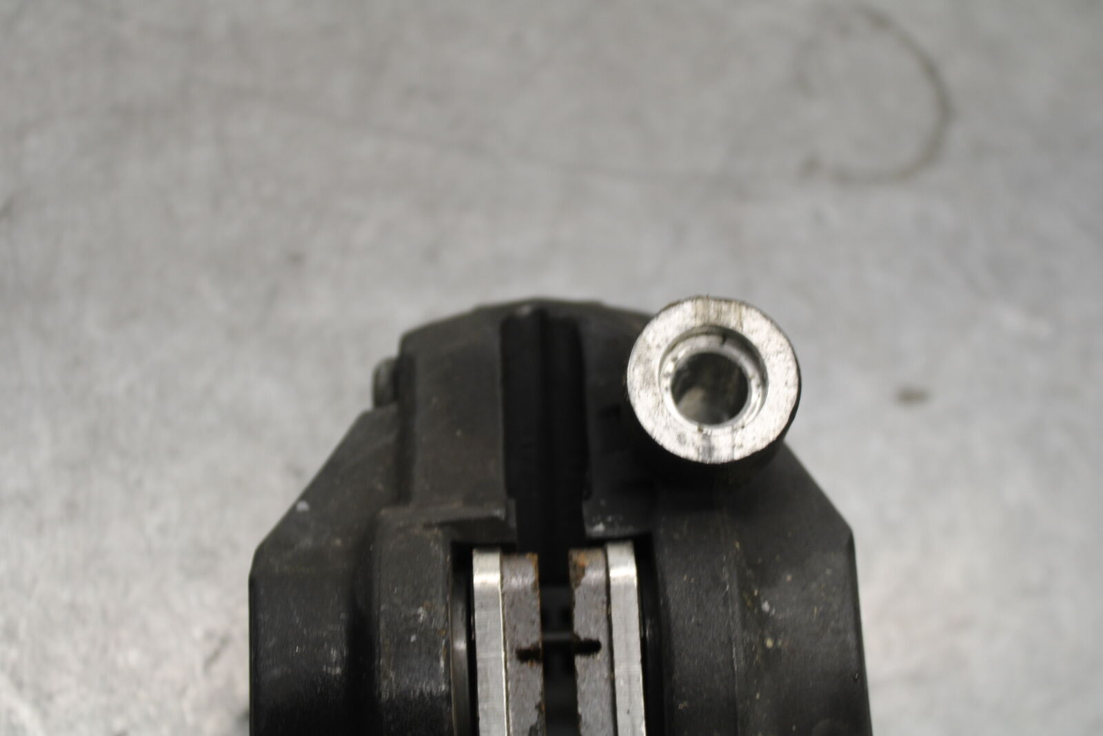 05-06 SUZUKI GSXR1000 RIGHT LEFT FRONT BRAKE CALIPER SET PAIR CALIPERS BB677