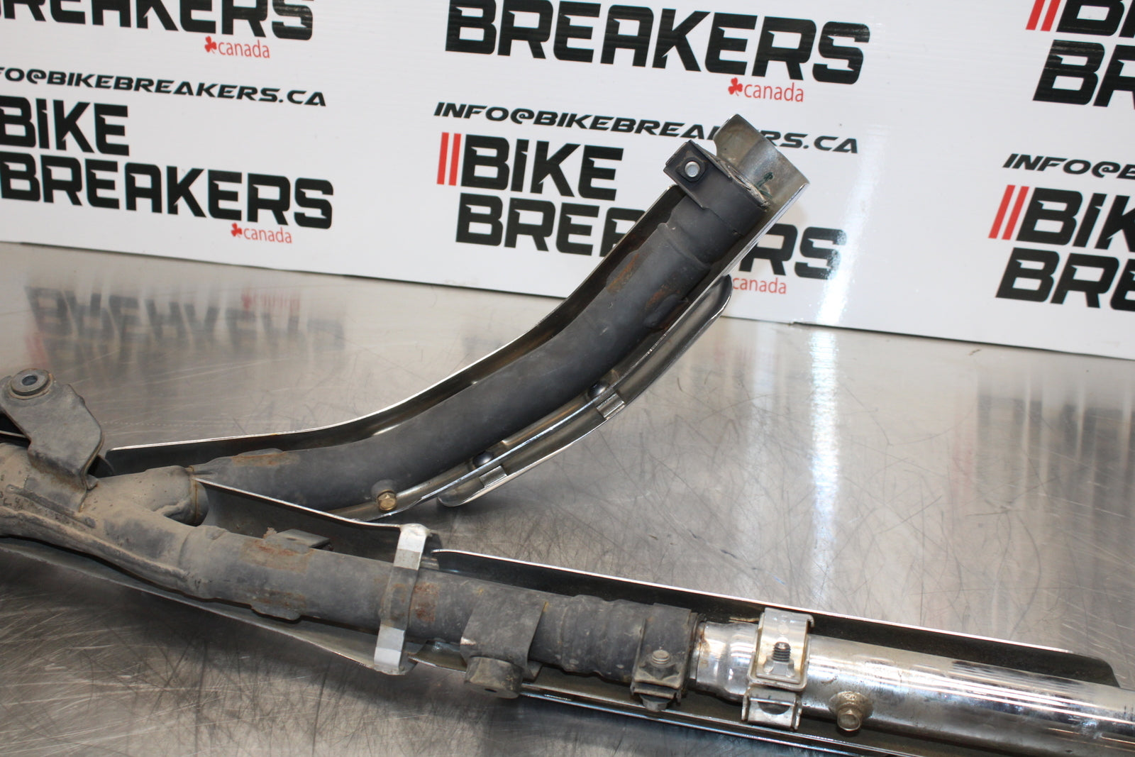 09 YAMAHA ROYAL STAR XVZ1300TF VENTURE LEFT HEADER MUFFLER EXHAUST BB151