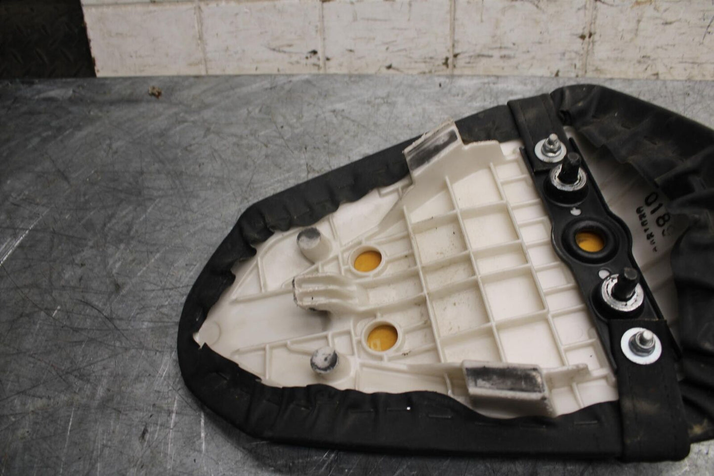 2009 Kawasaki Ninja ZX6R ZX600R REAR BACK PASSENGER TANDEM SEAT PAD SADDLE BB538