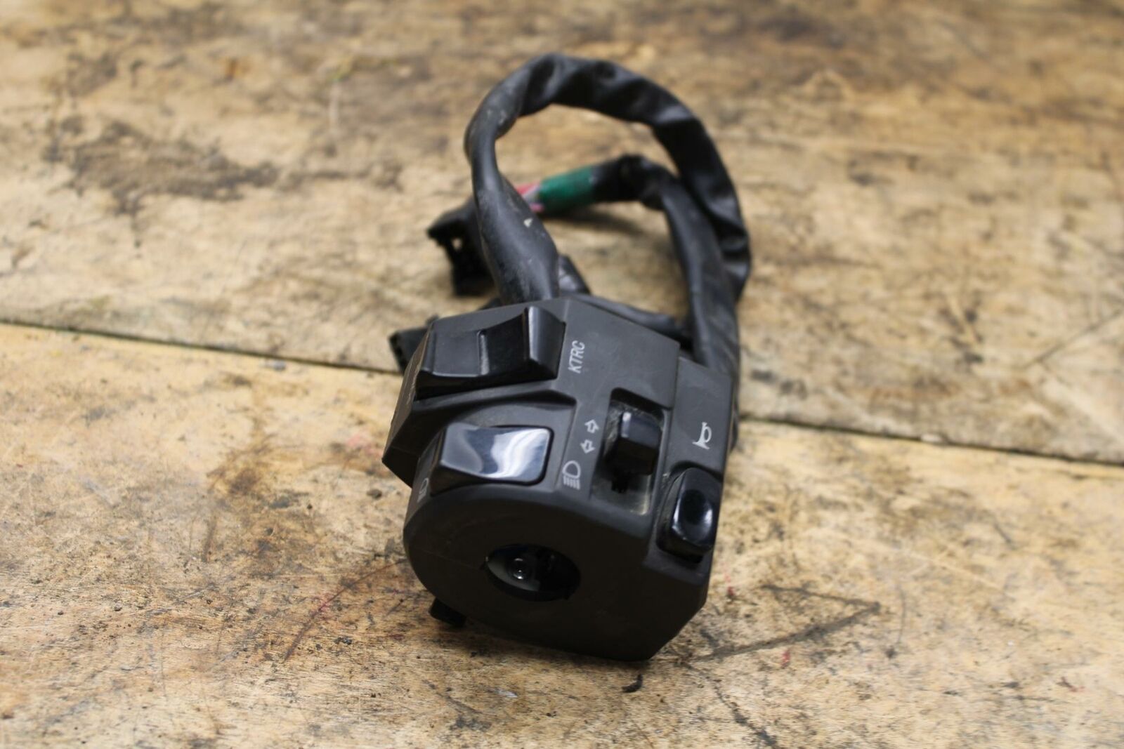 13-18 KAWASAKI NINJA ZX6R RIGHT CLIP ON HANDLE KILL OFF START SWITCHES BB342