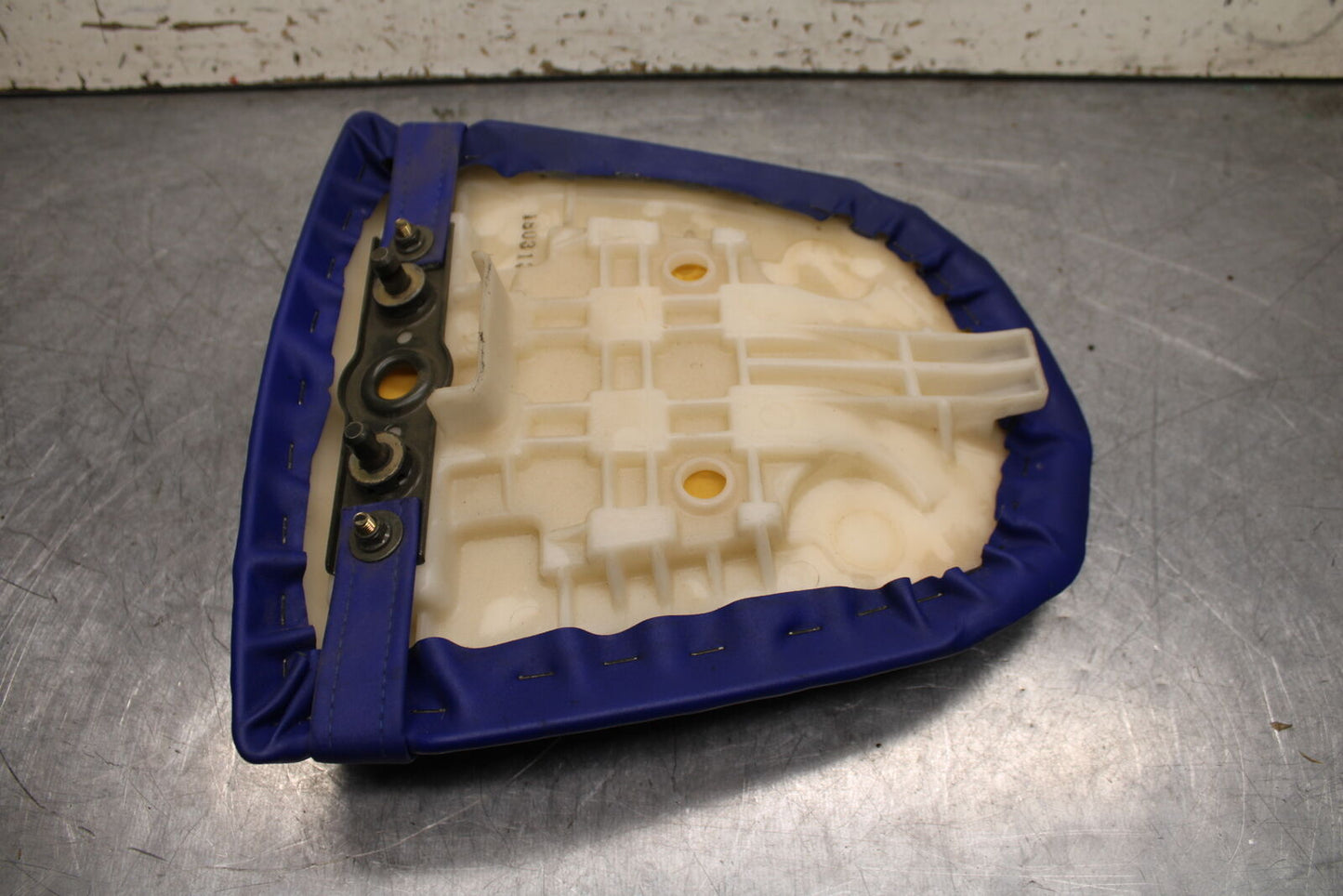 05-06 SUZUKI GSXR1000 REAR BACK PASSENGER TANDEM SEAT PAD SADDLE PILLION BB172