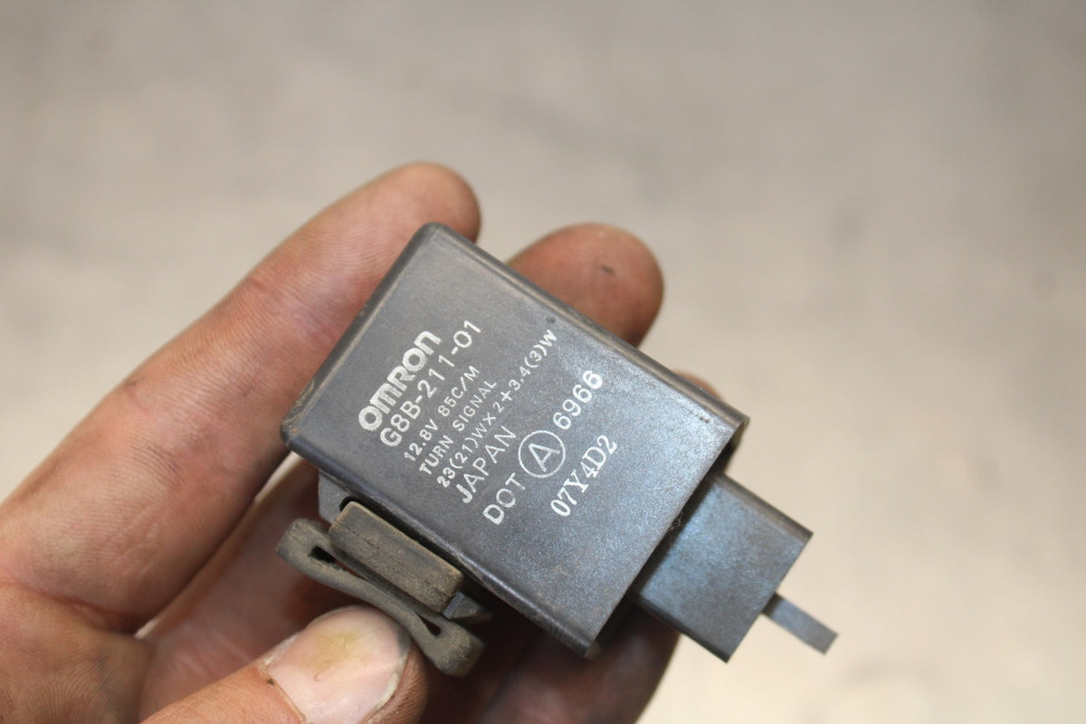 95 HONDA SHADOW 1100 TURN SIGNAL BLINKER RELAY FLASHER SWITCH BB885