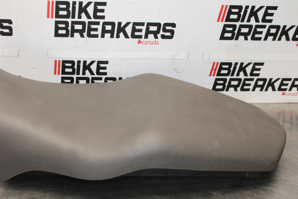 05 DUCATI SUPERSPORT 800 FRONT REAR SEAT SADDLE BB913