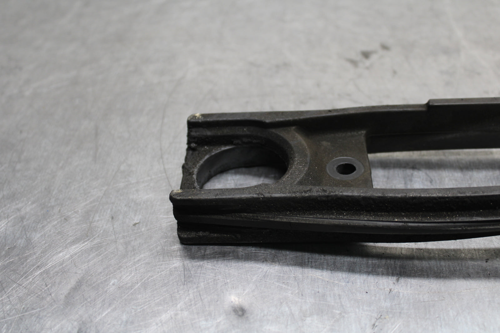 08-10 SUZUKI GSXR 600 SWINGARM CHAIN BUFFER SLIDER GUIDE BB130