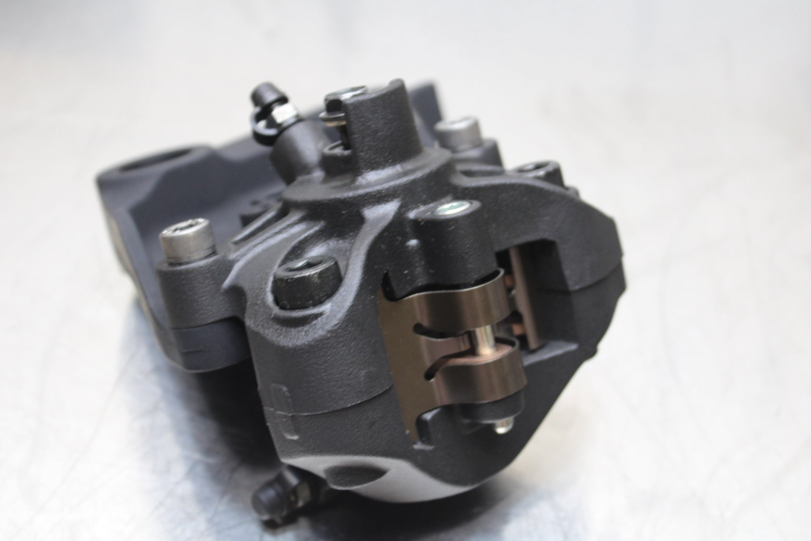 23-24 KAWASAKI NINJA ZX14R REAR BACK BRAKE CALIPER W MOUNT BRACKET BB141