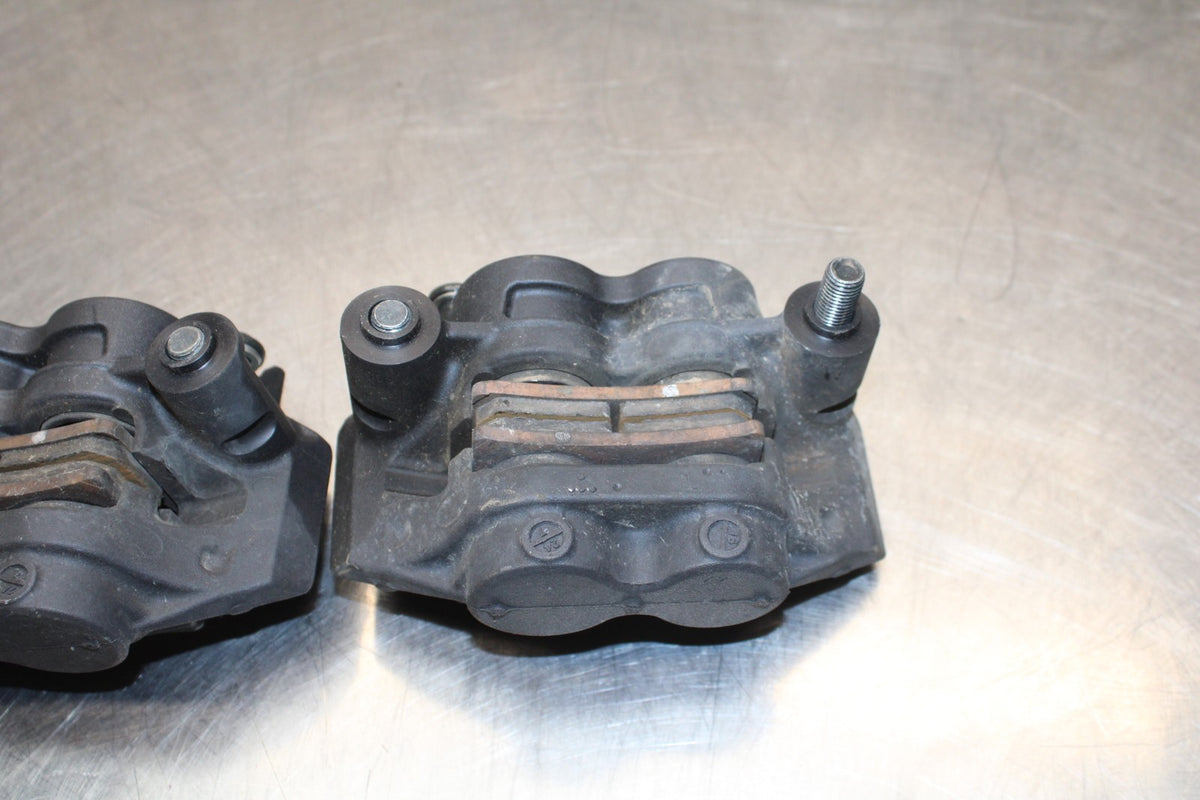 22-25 YAMAHA YZF R7 RIGHT LEFT FRONT BRAKE CALIPER SET PAIR CALIPERS BB176