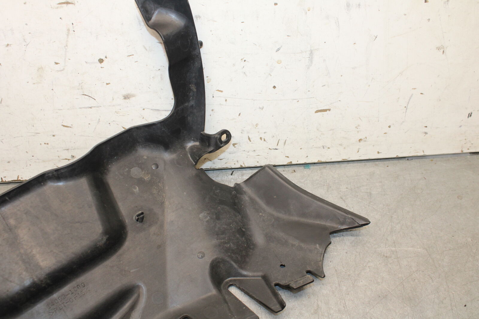 13-18 KAWASAKI NINJA ZX6R LOWER FRONT UPPER INNER HEADLIGHT COWL FAIRING  BB666