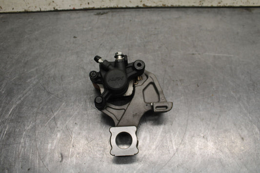 13 SUZUKI GSXR750 REAR BACK BRAKE CALIPER W MOUNT BRACKET BB110