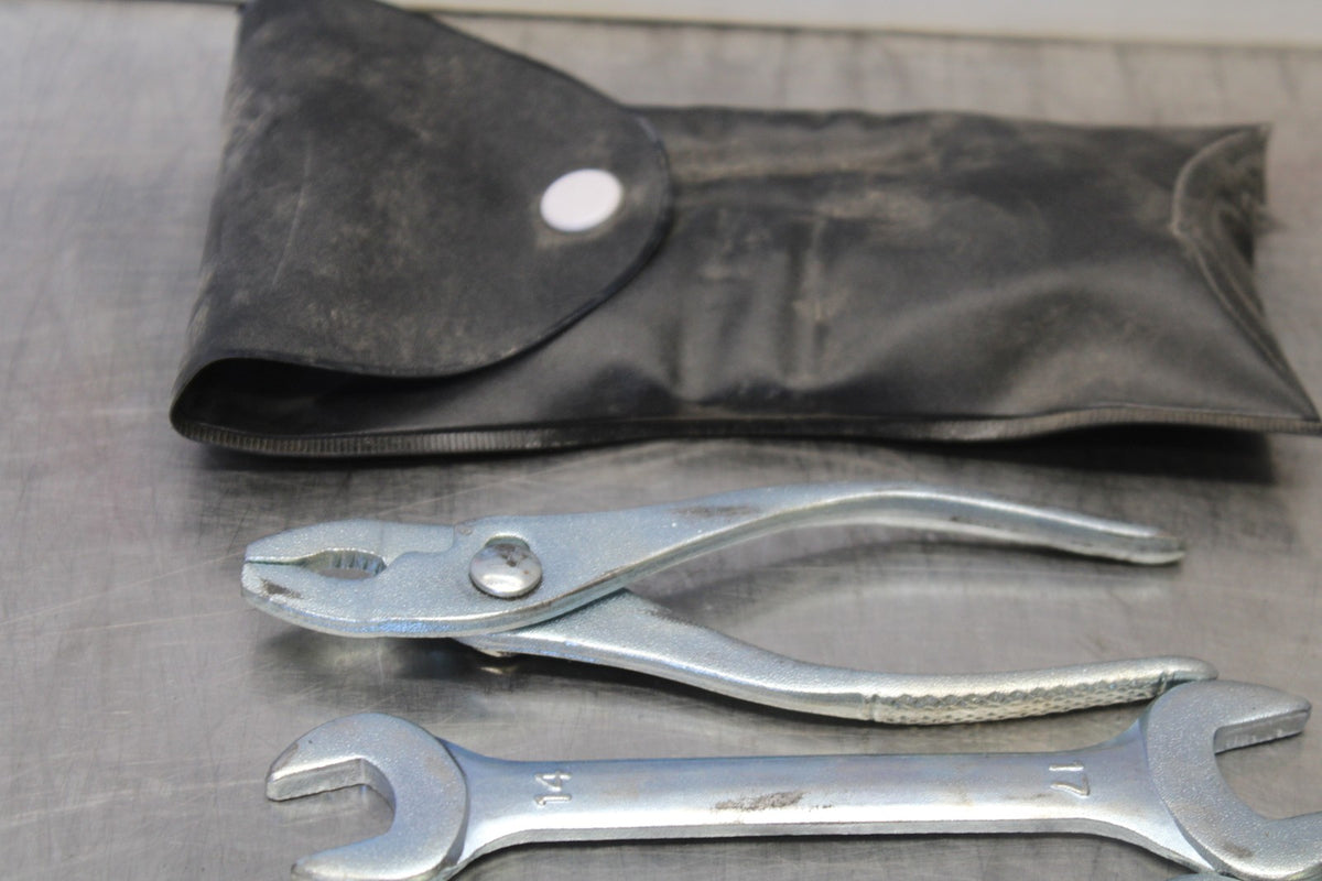 18 SUZUKI GSXR750 STOCK TOOLS OEM TOOL BAG KIT SET BB891