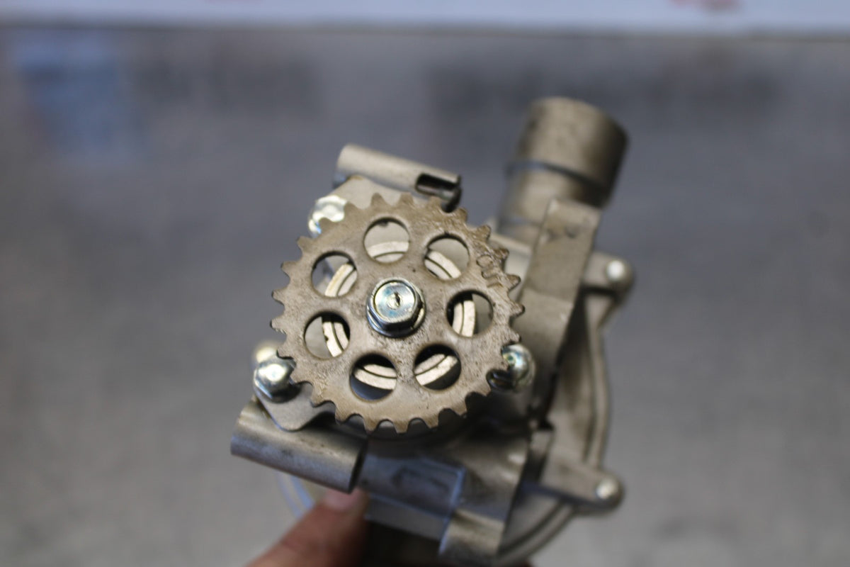 15 TRIUMPH TIGER 800 ENGINE MOTOR OIL PUMP BB873