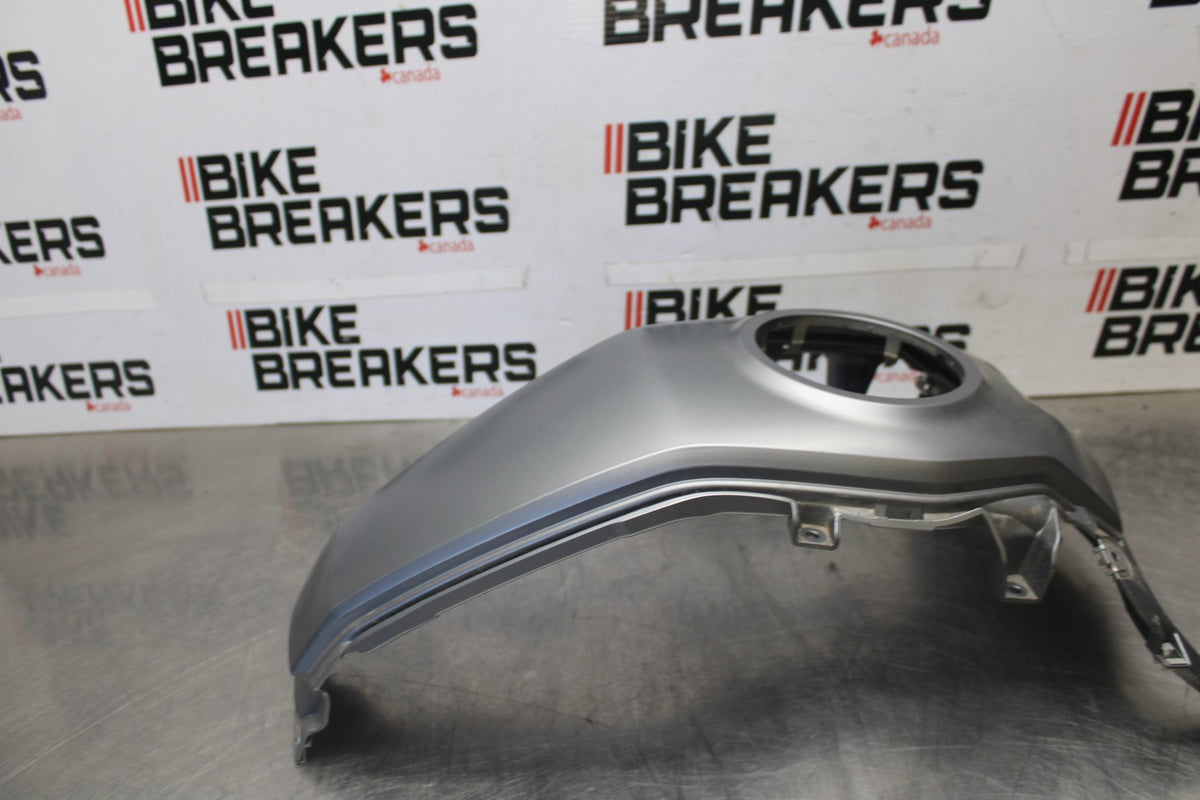 20-23 BMW F900R GAS TANK FUEL CELL COVER FAIRING COWL BB923
