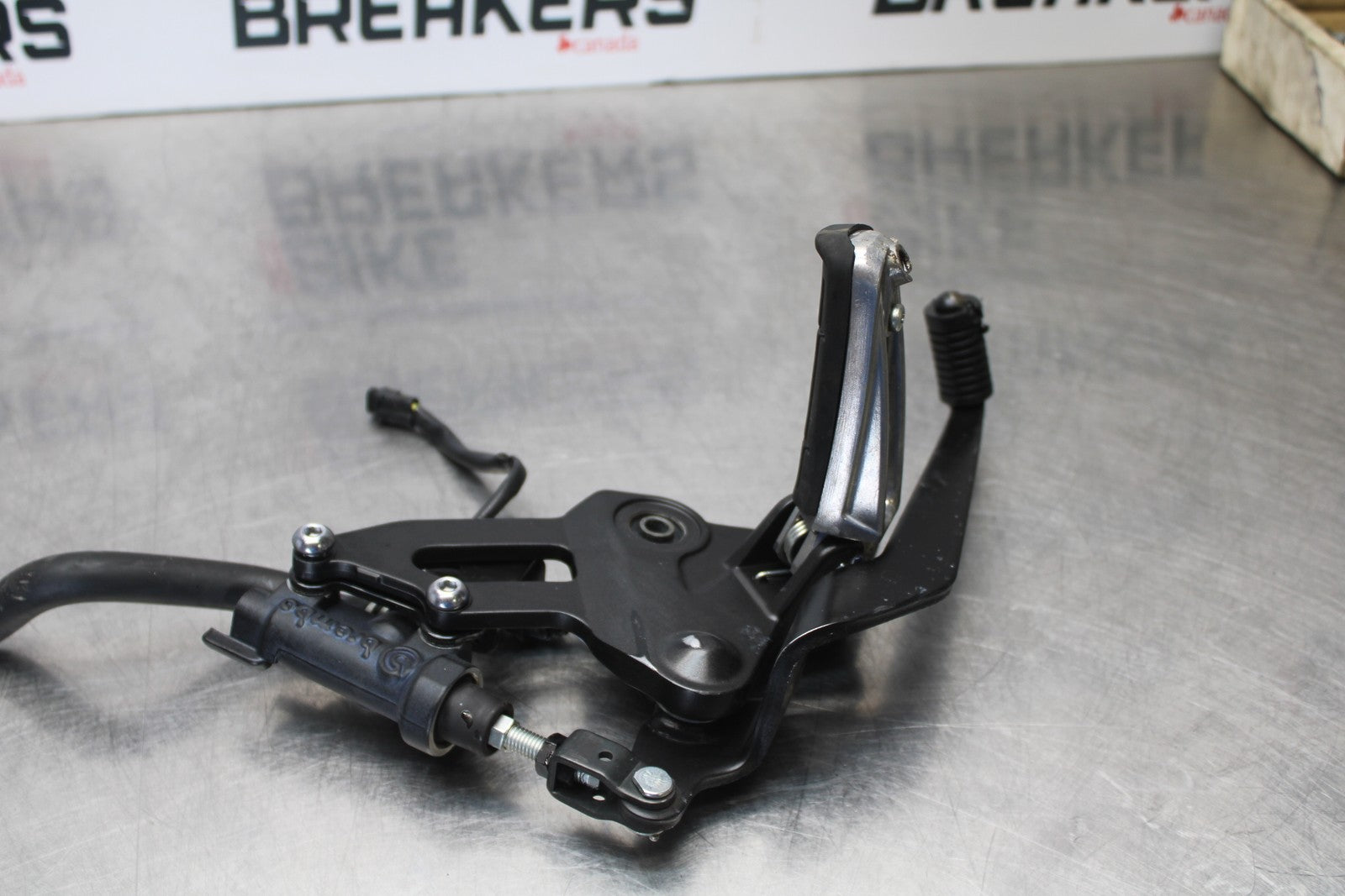 23-24 YAMAHA MT-07 RIGHT REARSET REAR SET DRIVER FOOT PEG REST STOP BB194
