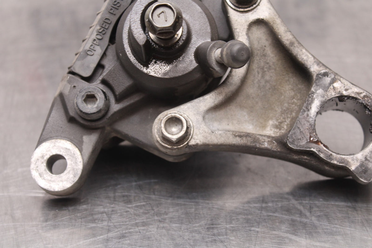 00 SUZUKI GSXR750 REAR BACK BRAKE CALIPER W MOUNT BRACKET BB820