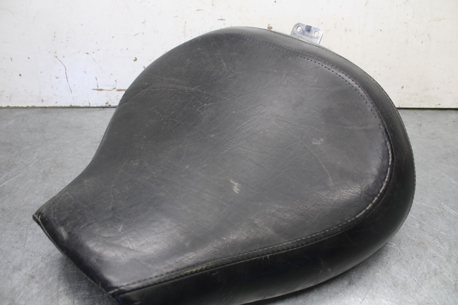 05-09 SUZUKI BOULEVARD C90 FRONT DRIVERS SEAT BB692