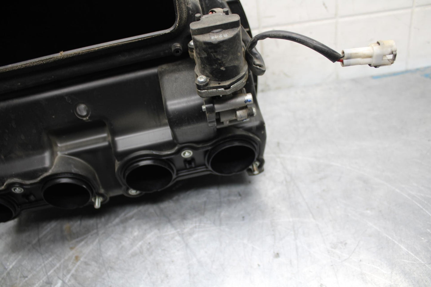 18 YAMAHA YZF R1  AIRBOX AIR INTAKE FILTER BOX BB473