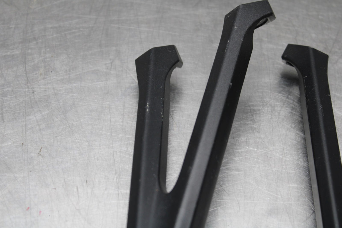 11-24 SUZUKI GSXR750 REAR BACK PASSENGER PEG SET PAIR BB630